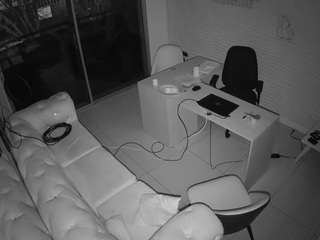 voyeurcam-jb-office-1