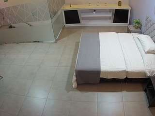 voyeurcam-jb-office-1