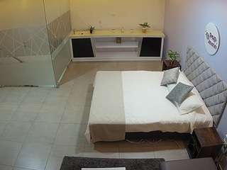 voyeurcam-jb-office-1