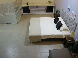 voyeurcam-jb-office-1