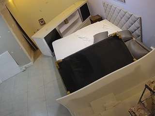 voyeurcam-jb-office-1