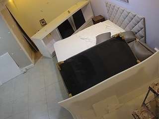 voyeurcam-jb-office-1