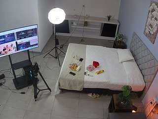 voyeurcam-jb-office-1