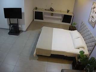 voyeurcam-jb-office-1