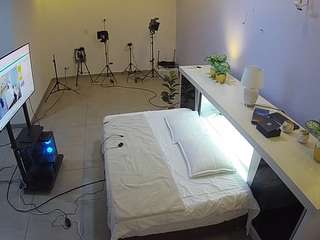 voyeurcam-jb-office-1