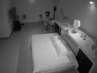 voyeurcam-jb-office-1