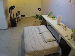 voyeurcam-jb-office-1