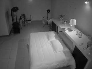 voyeurcam-jb-office-1