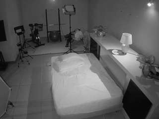 voyeurcam-jb-office-1