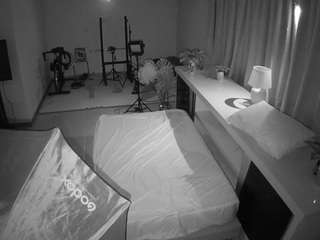voyeurcam-jb-office-1