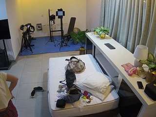 voyeurcam-jb-office-1
