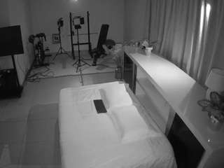 voyeurcam-jb-office-1