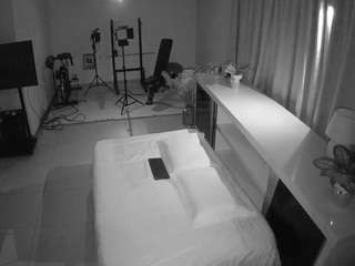 voyeurcam-jb-office-1