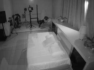 voyeurcam-jb-office-1