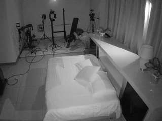 voyeurcam-jb-office-1