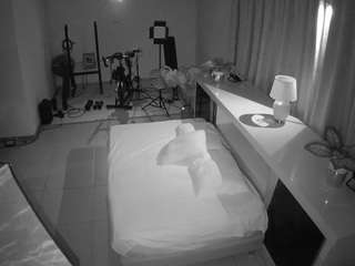 voyeurcam-jb-office-1