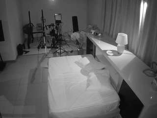 voyeurcam-jb-office-1