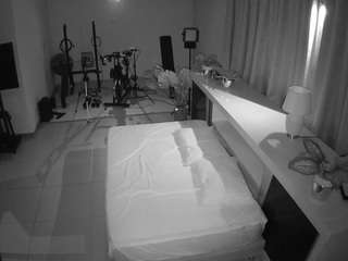 voyeurcam-jb-office-1