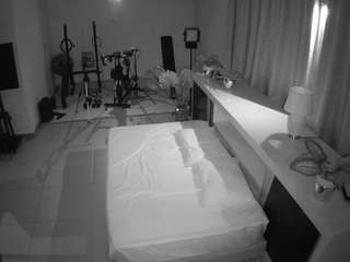 voyeurcam-jb-office-1