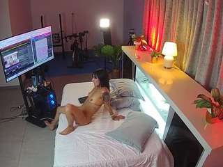 このモデルは現在ライブ中です。 voyeurcam-jb-office-1