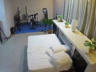 Acest model este live acum. voyeurcam-jb-office-1