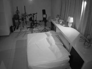 voyeurcam-jb-office-1
