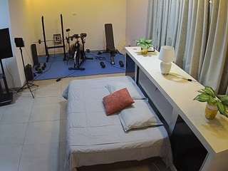 voyeurcam-jb-office-1