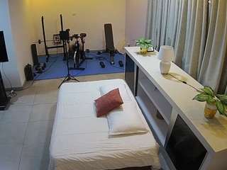 voyeurcam-jb-office-1