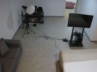 voyeurcam-jb-office-2