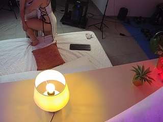 이 모델은 현재 라이브 중입니다. voyeurcam-jb-office-2