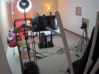 Este modelo está ao vivo agora. voyeurcam-jb-room-1