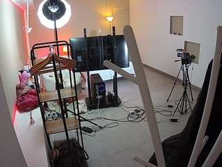 Ce modèle est en direct maintenant. voyeurcam-jb-room-1