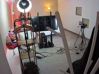 Este modelo está ao vivo agora. voyeurcam-jb-room-1