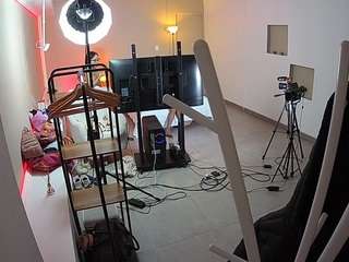 यह मॉडल अभी लाइव है. voyeurcam-jb-room-1