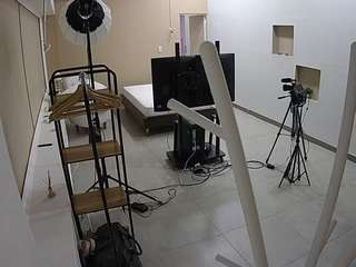 Ce modèle est en direct maintenant. voyeurcam-jb-room-1