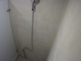 Ten model jest teraz na żywo. voyeurcam-jb-shower-1