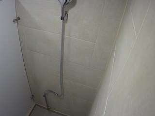 Este modelo está ao vivo agora. voyeurcam-jb-shower-1