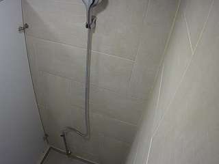 このモデルは現在ライブ中です。 voyeurcam-jb-shower-1