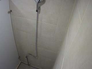 Ce modèle est en direct maintenant. voyeurcam-jb-shower-1
