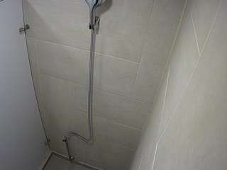 Este modelo está ao vivo agora. voyeurcam-jb-shower-1