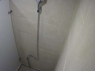 Model ini sedang live sekarang. voyeurcam-jb-shower-1