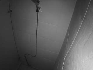 Ten model jest teraz na żywo. voyeurcam-jb-shower-1