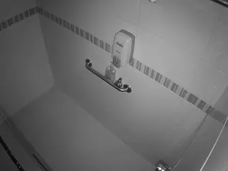 voyeurcam-jb-shower-10's Live Sex Cam Show