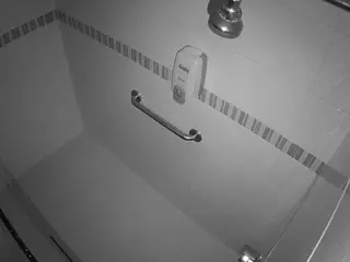 voyeurcam-jb-shower-10's Live Sex Cam Show