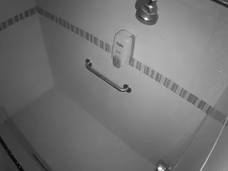 voyeurcam-jb-shower-10's Live Sex Cam Show