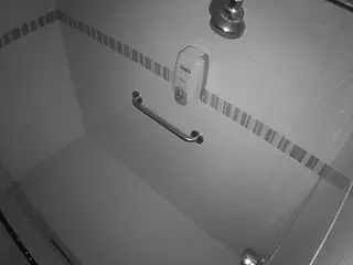 voyeurcam-jb-shower-10's Live Sex Cam Show