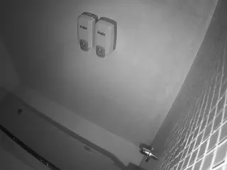 voyeurcam-jb-shower-11's Live Sex Cam Show