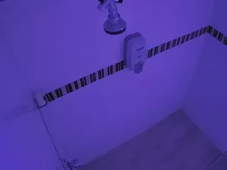 voyeurcam-jb-shower-12's Live Sex Cam Show