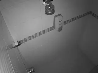 voyeurcam-jb-shower-12's Live Sex Cam Show