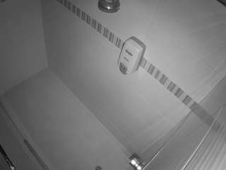 Voyeurcam-jb-shower-16